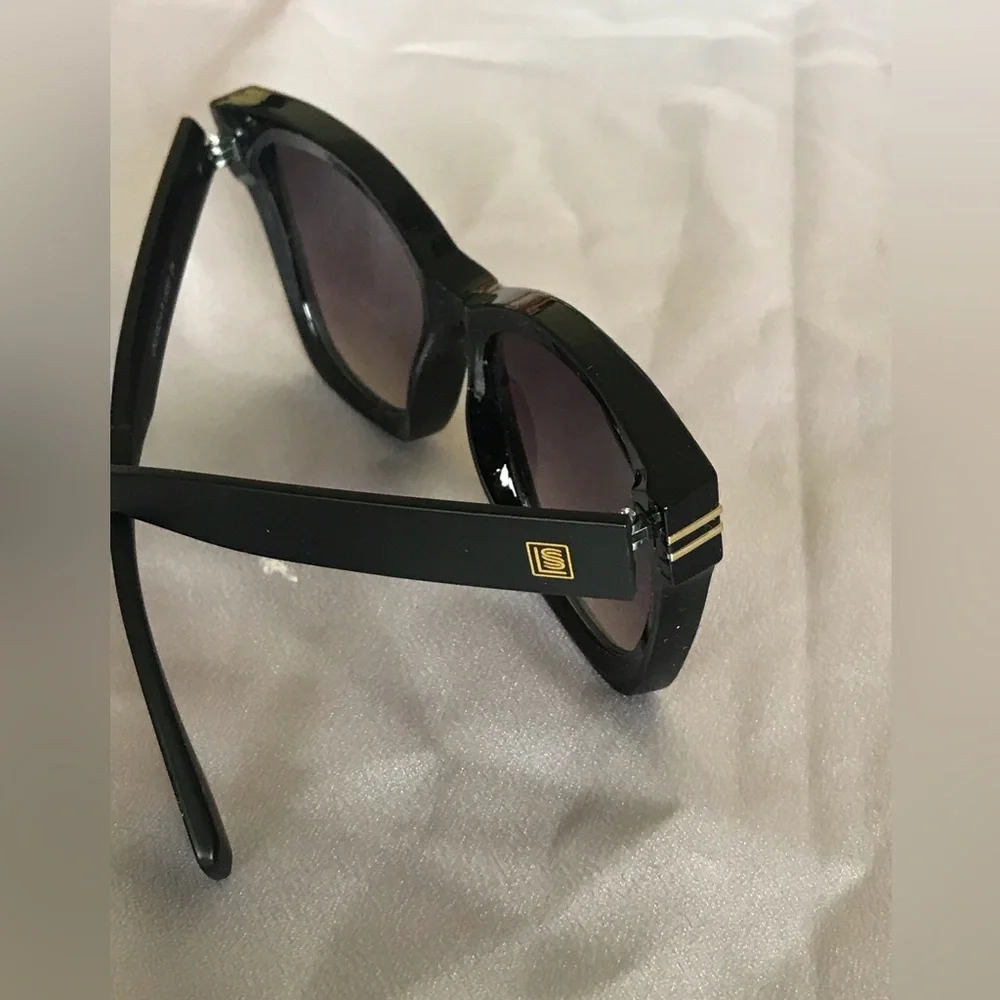 LAUNDRY by SHELLI SEGAL ,100%UV ABSORPTIVE unisex all black color Classy NEW !